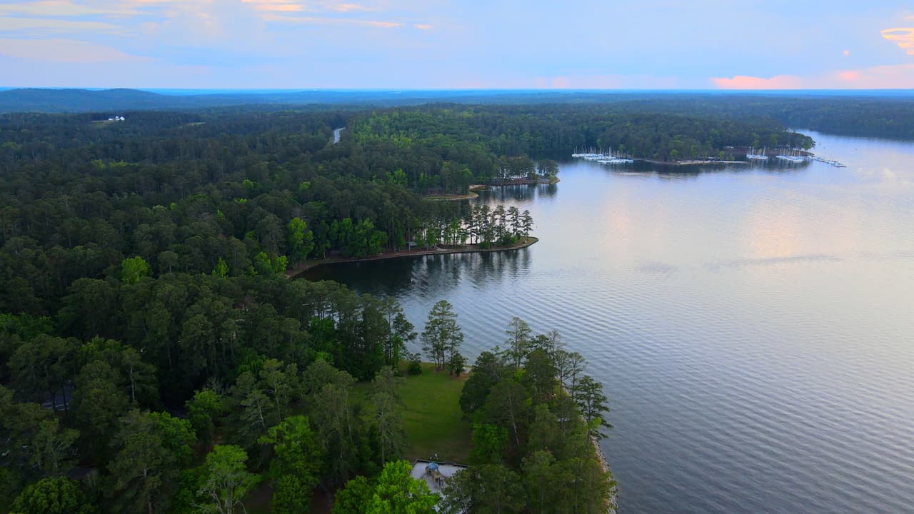 El área también está al lado del popular sendero Bartram.