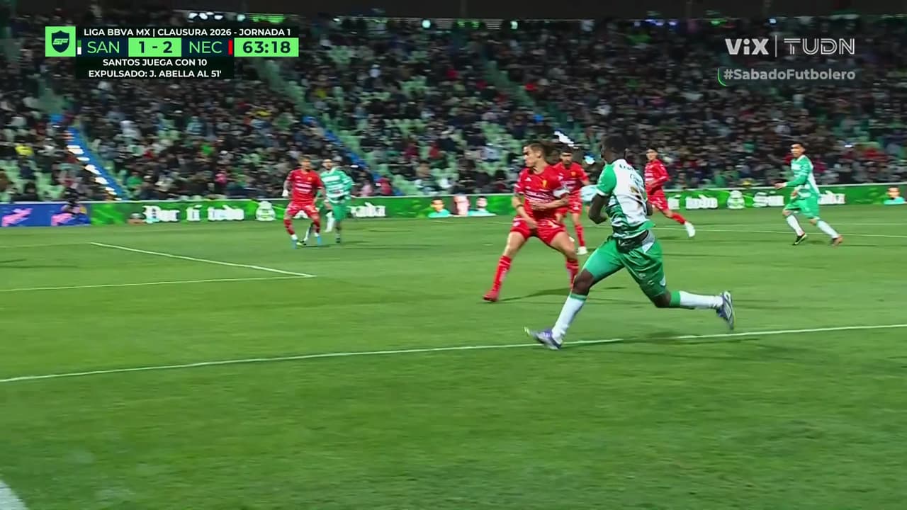 ¿Era penal? La gente explota contra el árbitro por la mano de Peña