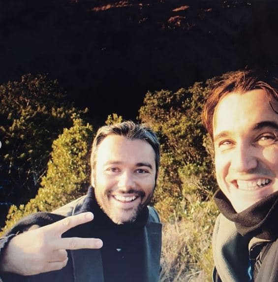 A través de su perfil de Instagram, Angelo compartió una serie de imágenes junto al actor y al pie de las mismas escribió: "Mi hermano, mucha luz y paz. Te amo, Caio Junqueira".
