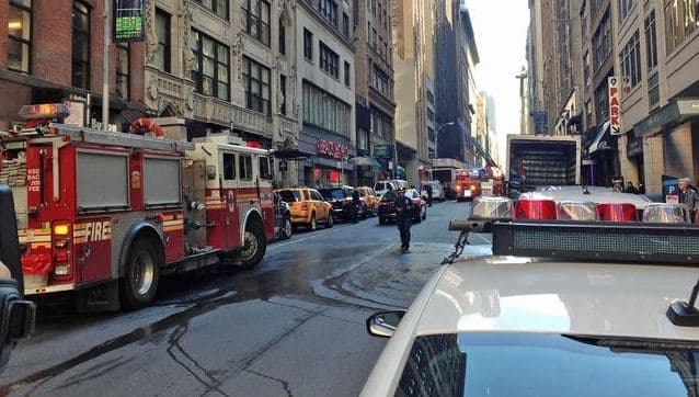 Edificio de Manhattan colapsa: un muerto