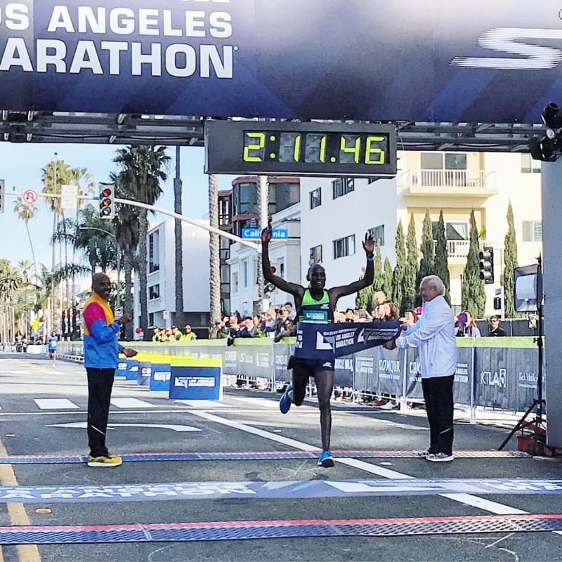 Weldon Kirui, de Kenia, ganó su segundo maratón en Los Ángeles en tres años.