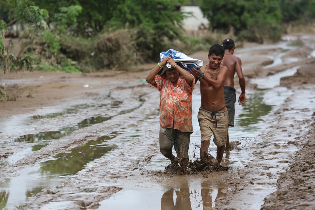 El huracán John, que golpeó dos veces a México, deja al menos 16 muertos, según autoridades