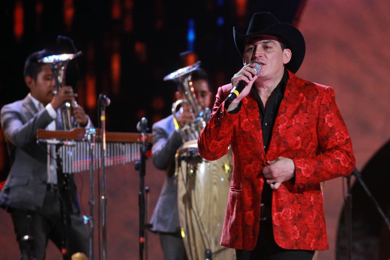 José Manuel Figueroa también agradeció a su padre cantando sus canciones.