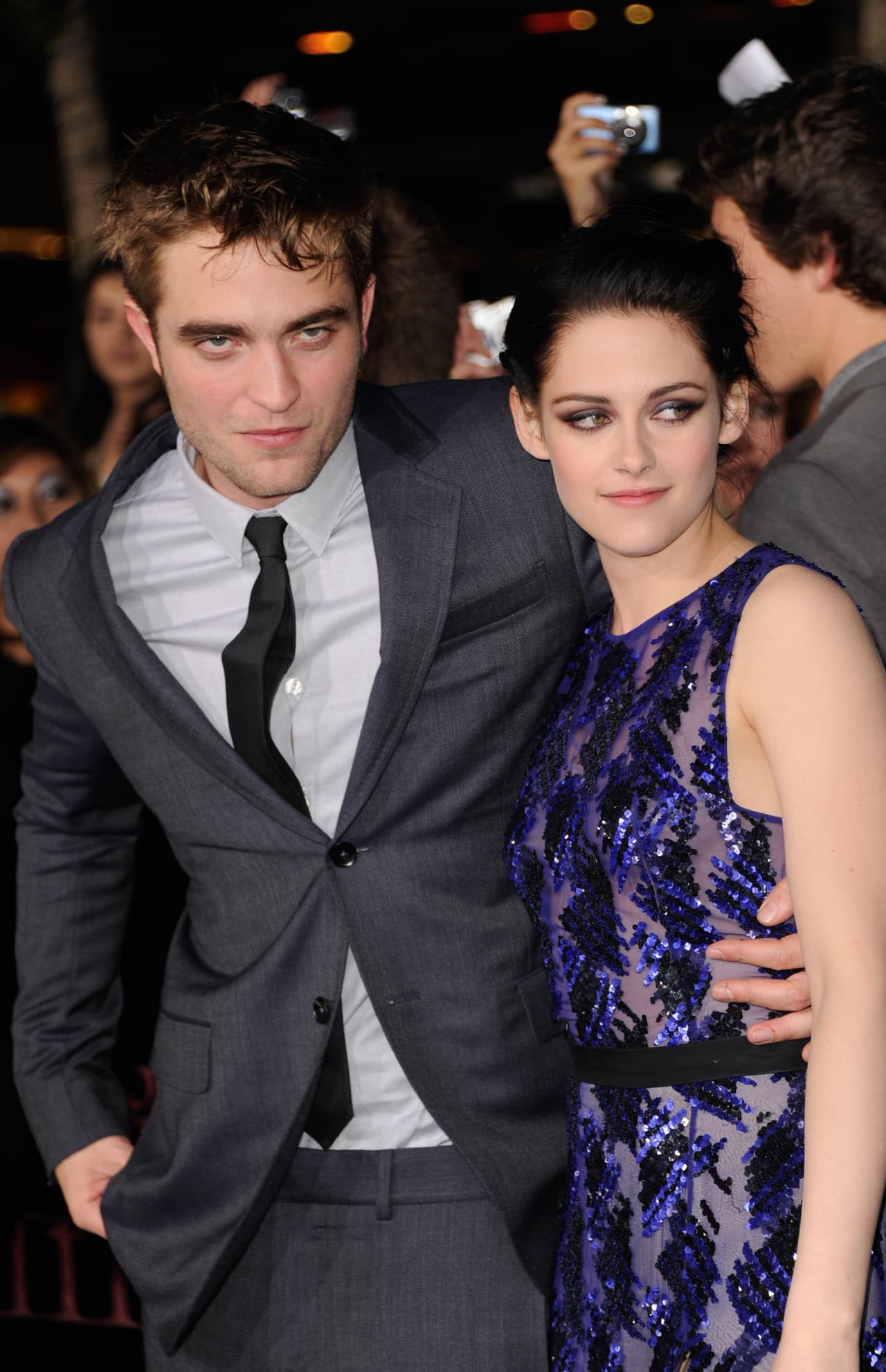En 2009, Kristen y Robert Pattinson iniciaron una relación, que aunque buscaron mantenerla en secreto, se volvió mediática. La relación duró casi cuatro años, e incluso Pattinson declaró que planeaba casarse con ella, lo que no se logró concretar debido a la infidelidad de Kristen con el director Rupert Sanders.