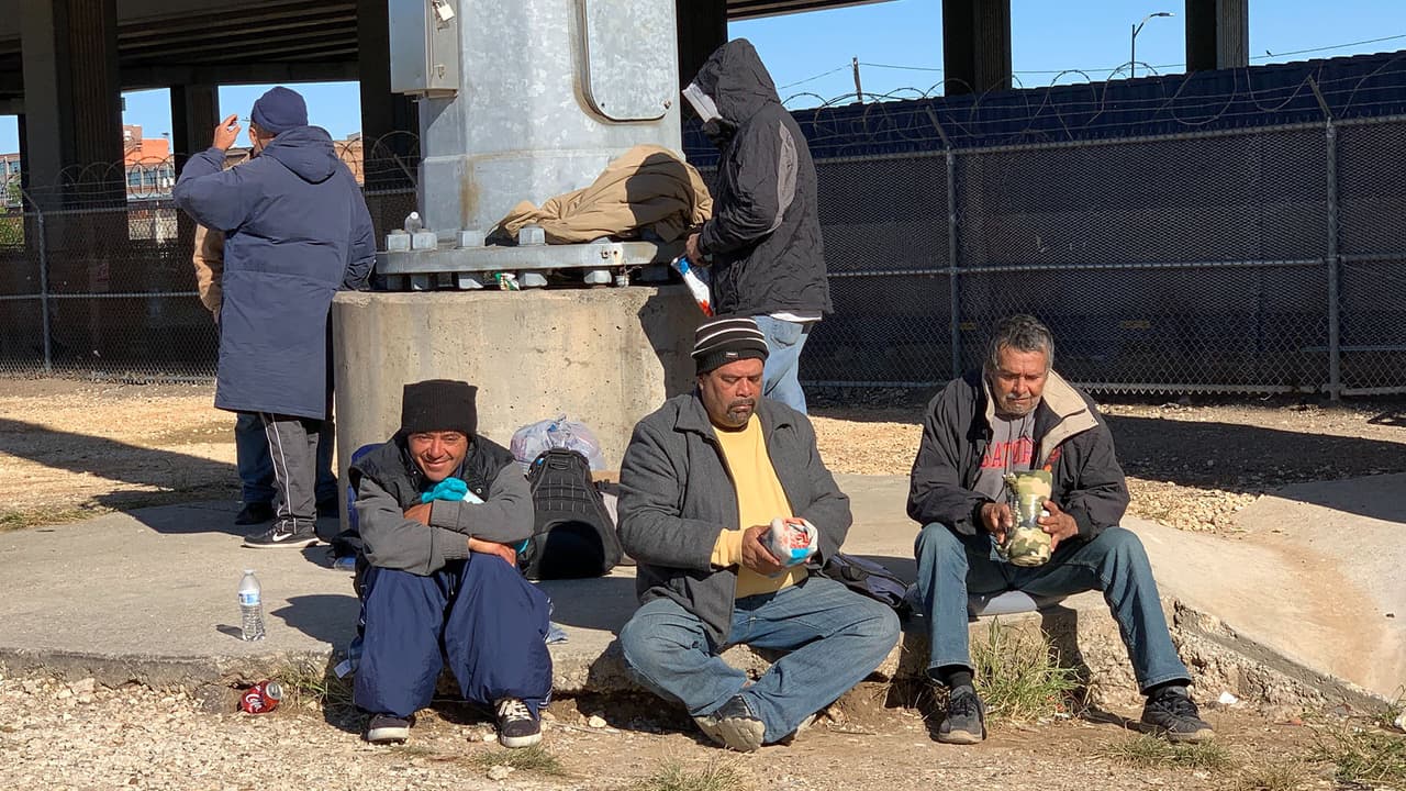 Aproximadamente una tercera parte de los indigententes en Houston no tienen un techo que los cobije y duermen en las calles.