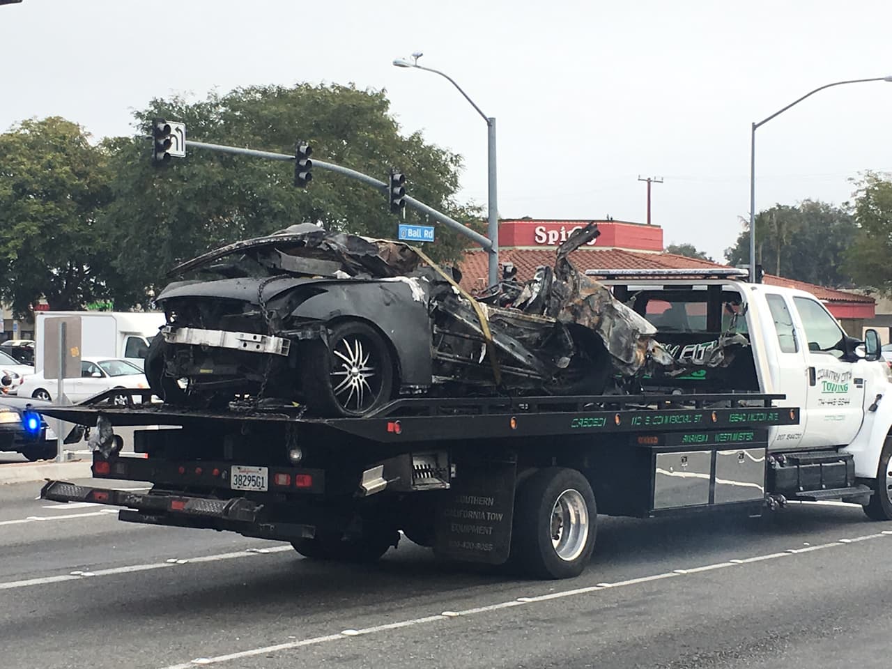 Dos muertos y un herido de gravedad en carrera ilegal de coches en Anaheim