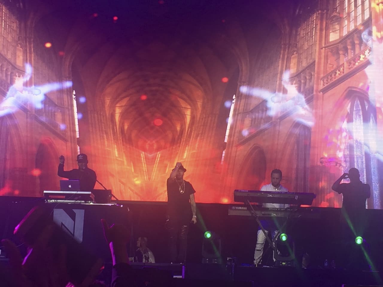 "Todos los días le digo a mi mujer que no puedo ni creer que yo voy a cantar ahí "Amerian Airlines Arena"- Nicky Jam.