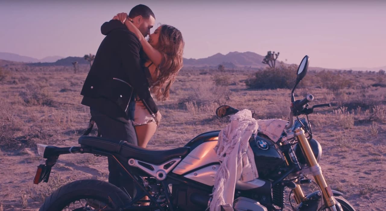 La aventura de esta pareja llama la atención, pues más adelante quedará al descubierto la verdadera relación entre los dos.