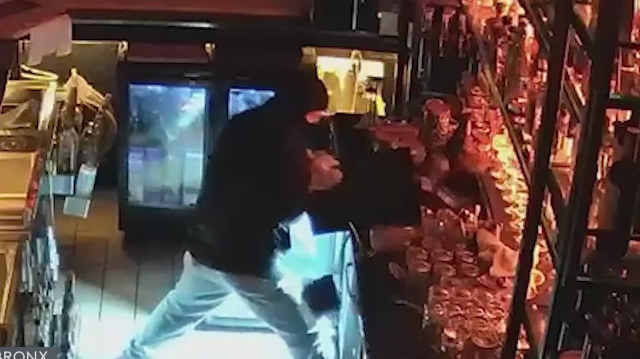 Ladrones dejan miles de dólares en pérdidas a restaurante en El Bronx