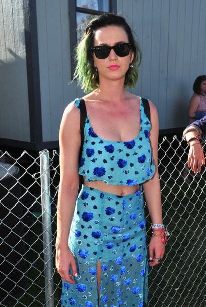 Unos fueron a trabajar, otros a divertirse y otros a pasar sencillamente desapercibidos por las fachas que lucieron. Te traemos las estampas de los ricos, famosos y muy fachosos, así vieron a las celebridades que disfrutaron del festival musical Coachella en Indio, California. ¿Los reconoces? ¿Quieres ver más?: Las fotos que no te puedes perder