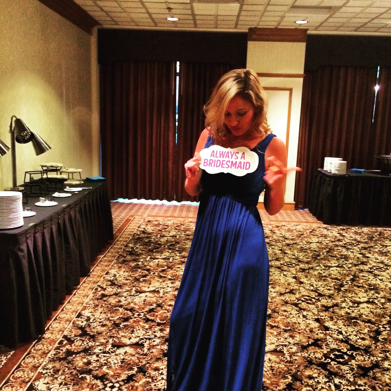 Para el estrés que oculta la novia en medio de tanta perfección y una que otra crisis: Damas de honor.