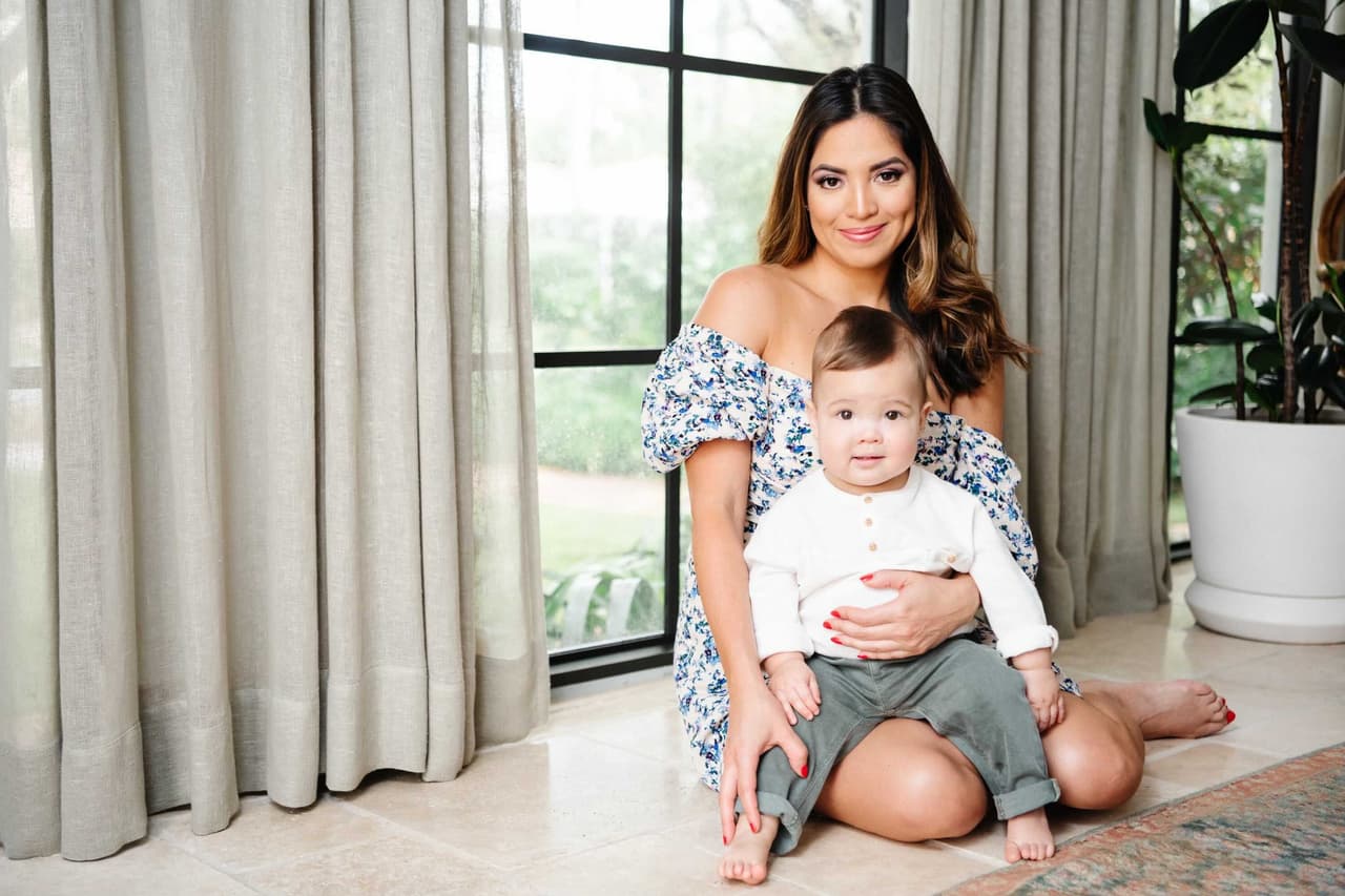 Tal como lo describió Pamela hace unas semanas, Ford dejó ver durante la sesión por qué es un bebé "alegre, cariñoso y muy observador" que se siente cómodo en estas sesiones que comparte con su mamá.