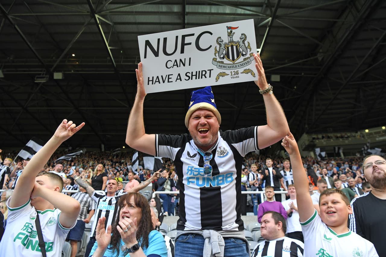 Las emociones de la Premier League continuarán este domingo con más duelos entre los que destacan el Manchester United en contra de Brighton y el West Ham en contra de Manchester City.