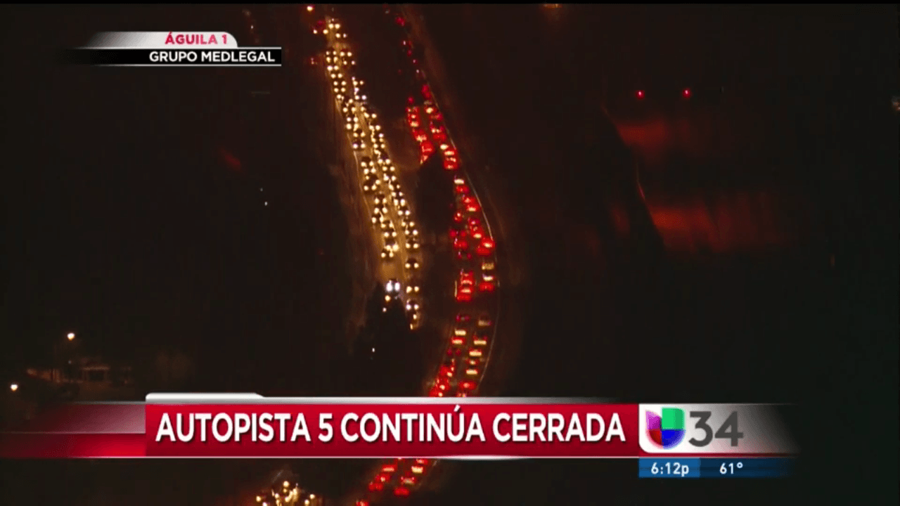 Una persecución que termina en tiroteo bloquea la autopista  5 en Sun Valley