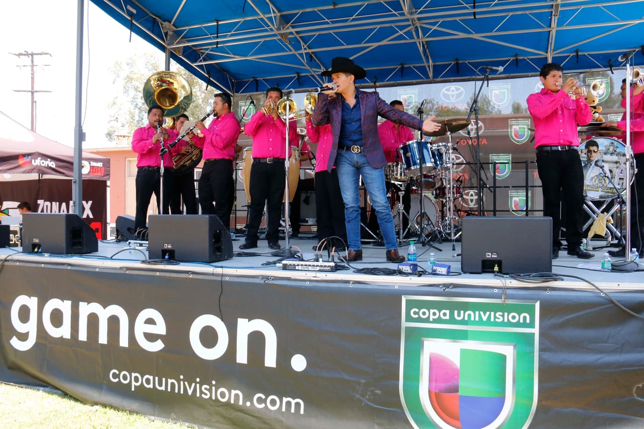 Varios artistas se encargaron de alegrar el festejo con su música.