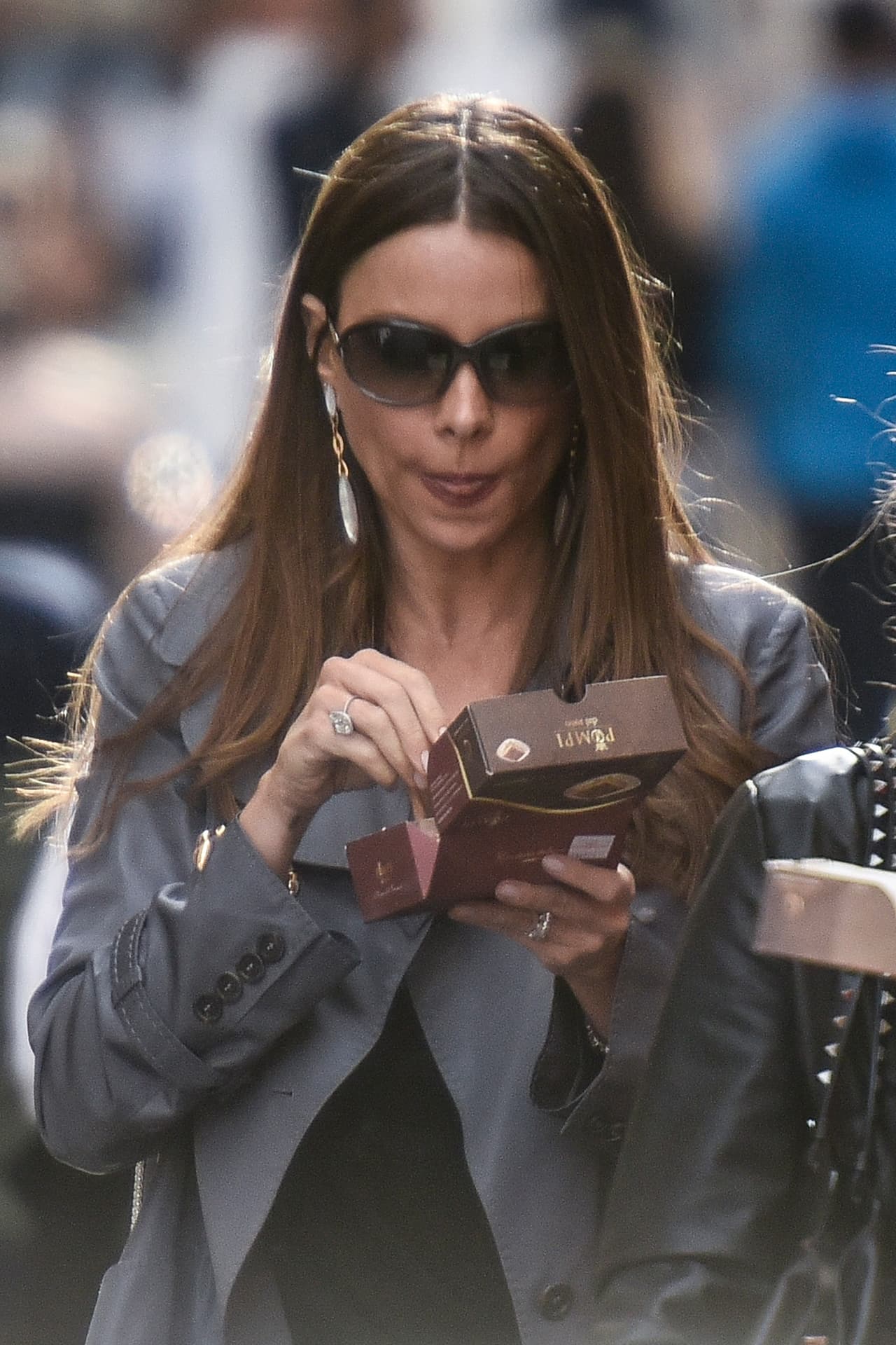 Photo © 2017 Xposure UK/The Grosby Group Rome, April 03, 2017. Colombian-american model and actress Sofia Vergara is spotted in Rome with 2 friends one of which is Franz Serrano Evers son of former Head Chief General of the colombian national police Rosso Jose Serrano. They stop for some tiramisu' cake before ending their shopping spree in a lingerie shop.