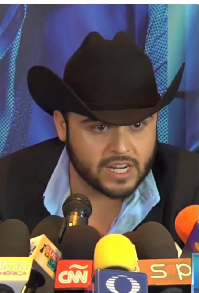 El intérprete de regional mexicano minimizó el impacto de este clip por su contenido violento, agregando que nadie murió ni salió lastimado en la filmación.