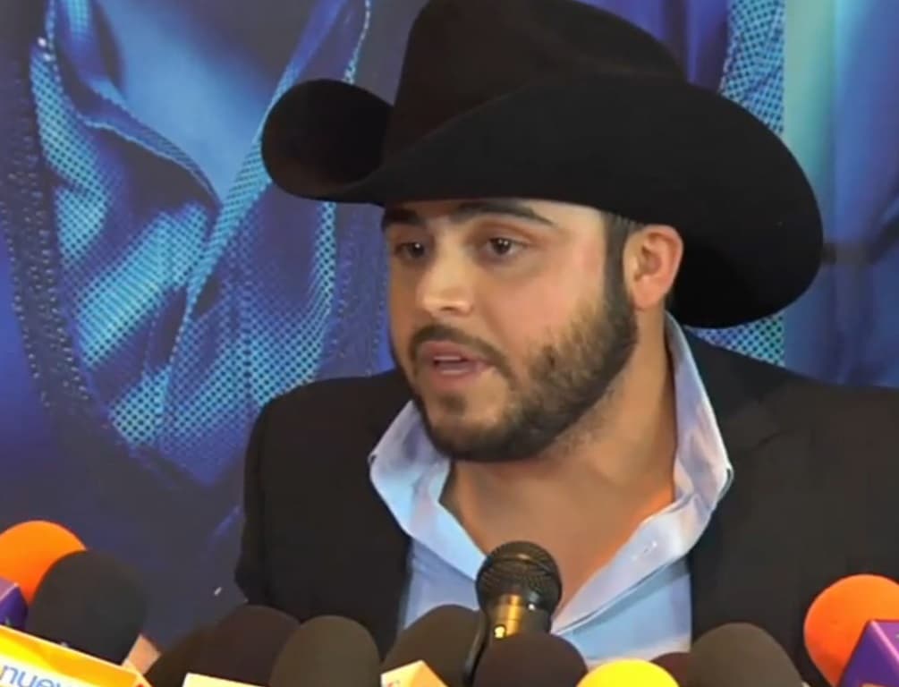 Gerardo Ortiz no escapa de la lista. Además de que en sus corridos canta sobre narcotraficantes como 'El Chapo' y Dámaso López Nuñez, en el 2016 se dijo que la empresa que lo manejaba estaba vinculada con Daniel 'Dany' Quintero Riestra, presunto líder del Cártel Jalisco Nueva Generación, según publicó TVyNovelas.