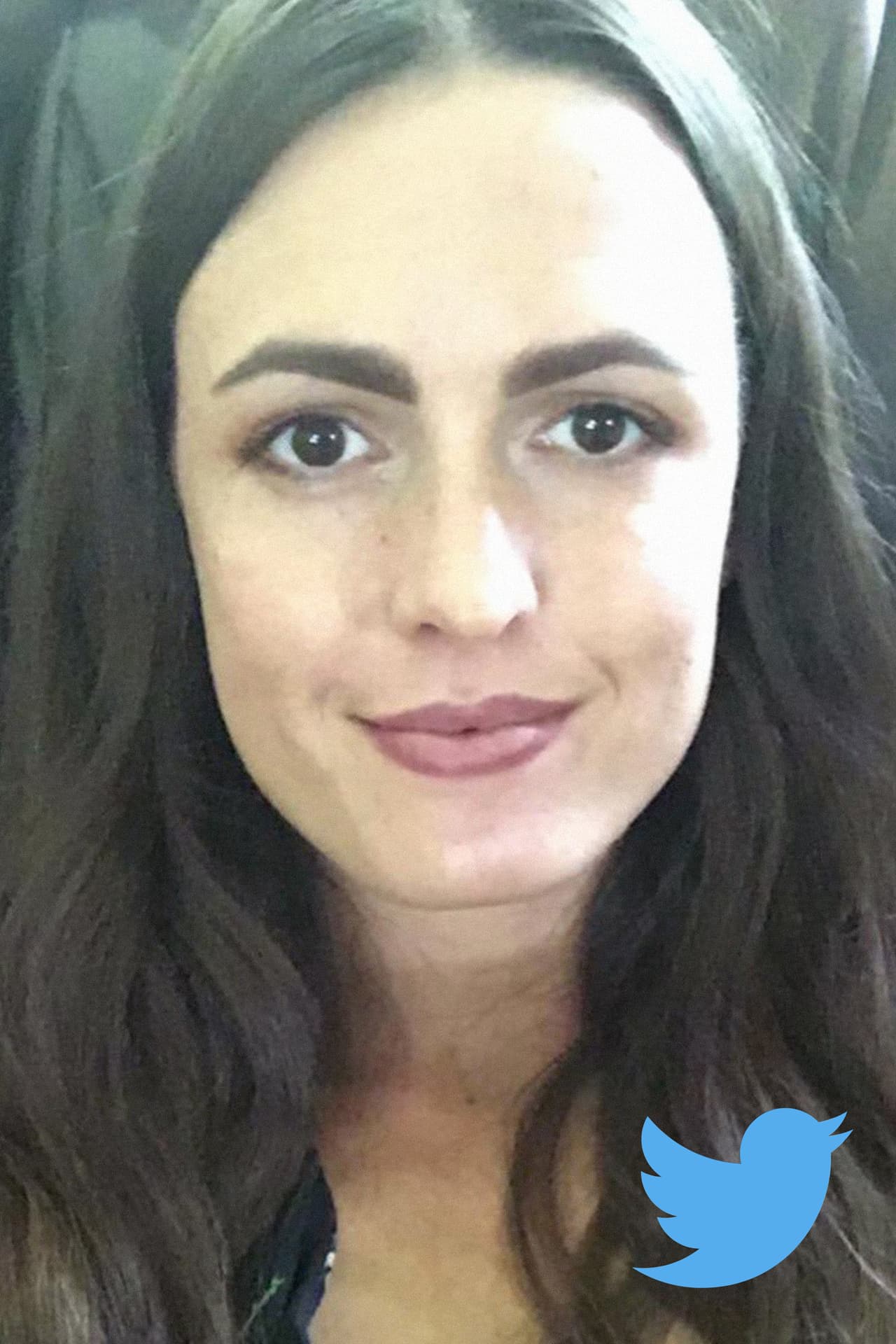 Otro familiar de los LeBarón citado por AP atribuyó el ataque a sicarios del narcotráfico, e indicó que vio docenas de hombres fuertemente armados cerca del vehículo quemado. El ministro Durazo dijo en la conferencia de prensa que el convoy pudo haber sido confundido por grupos delictivos que "se disputan el control de la región".