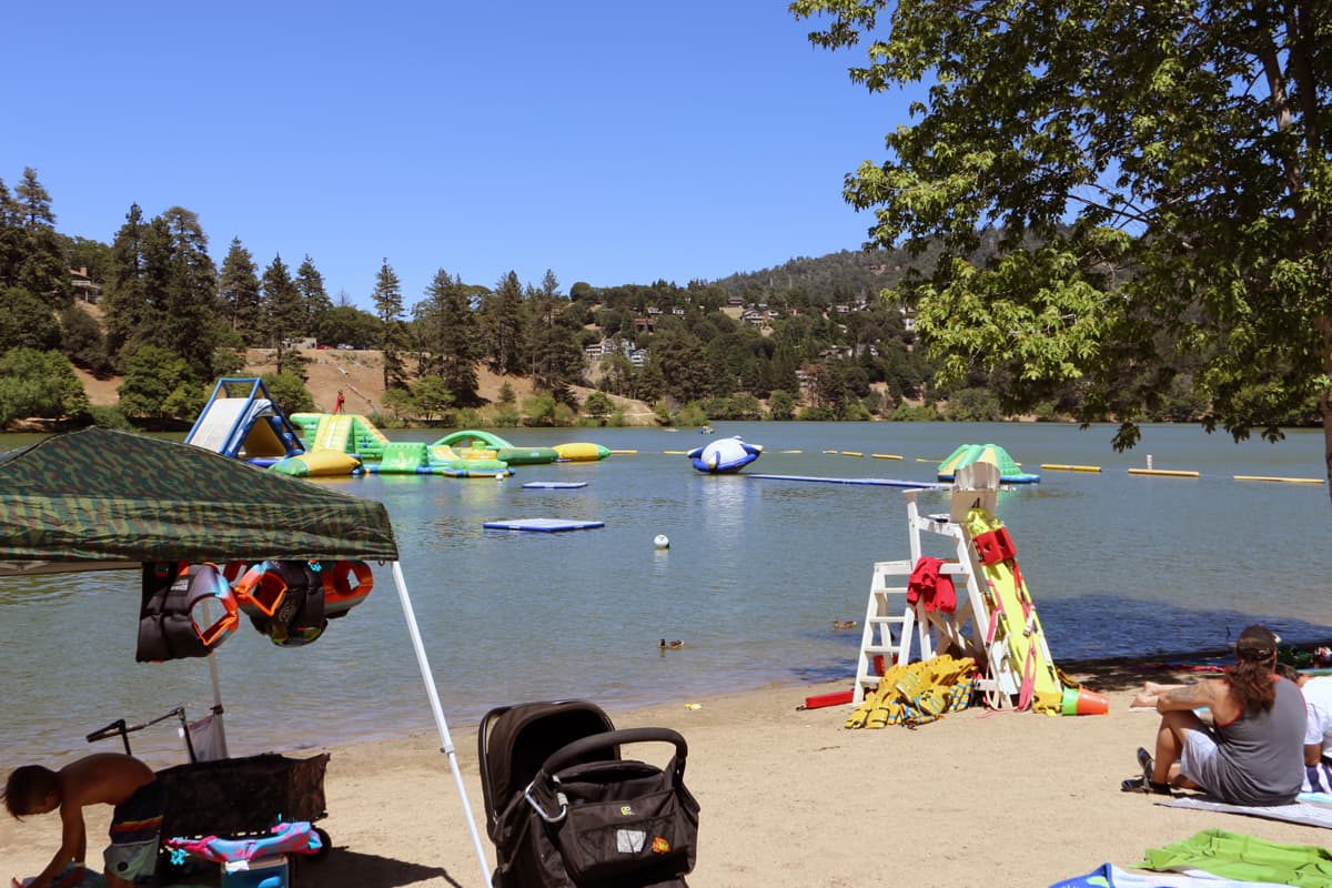 <b>Lago Gregory - Playa para nadar</b>
<br>Locación: San Bernardino
<br>Nivel de riesgo: precaución
<br>Manténgase alejado de las algas y la escoria en el agua. No permita que las mascotas entren al agua, beban el agua o coman la escoria de la orilla. Mantenga a los niños alejados de las algas. No coma mariscos de este cuerpo de agua.
<br>