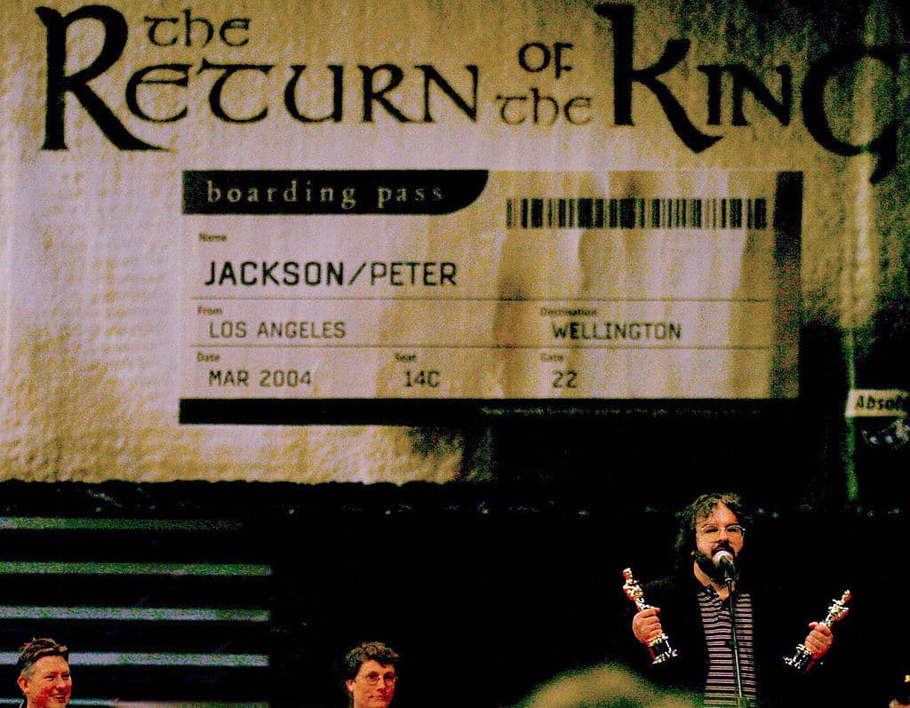 También es el único miembro del reparto que ha conocido a Tolkien. Lo conoció por casualidad en un bar de Oxford.