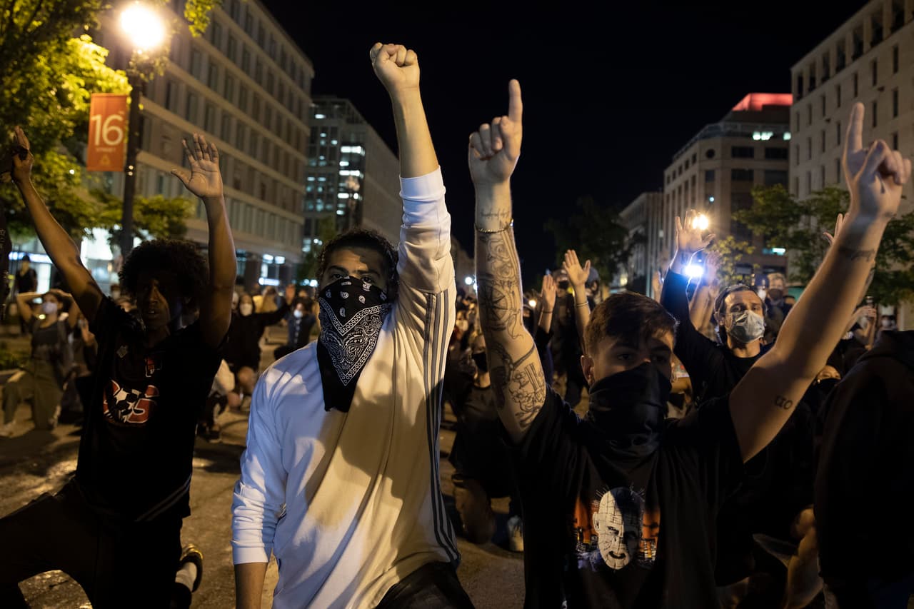 Fue el sexto día de disturbios en todo el país desde la muerte del afroestadounidense George Floyd la semana pasada en Minneapolis. A pesar de que en algunas ciudades se impuso el toque de queda, las protestas continuaron.