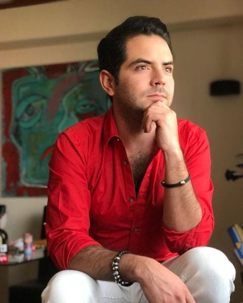 Ya que el coche que le ofreció su padre no cumplía sus expectativas, José Eduardo decidió hacer un último intento y negociar con el comediante. 
<br>