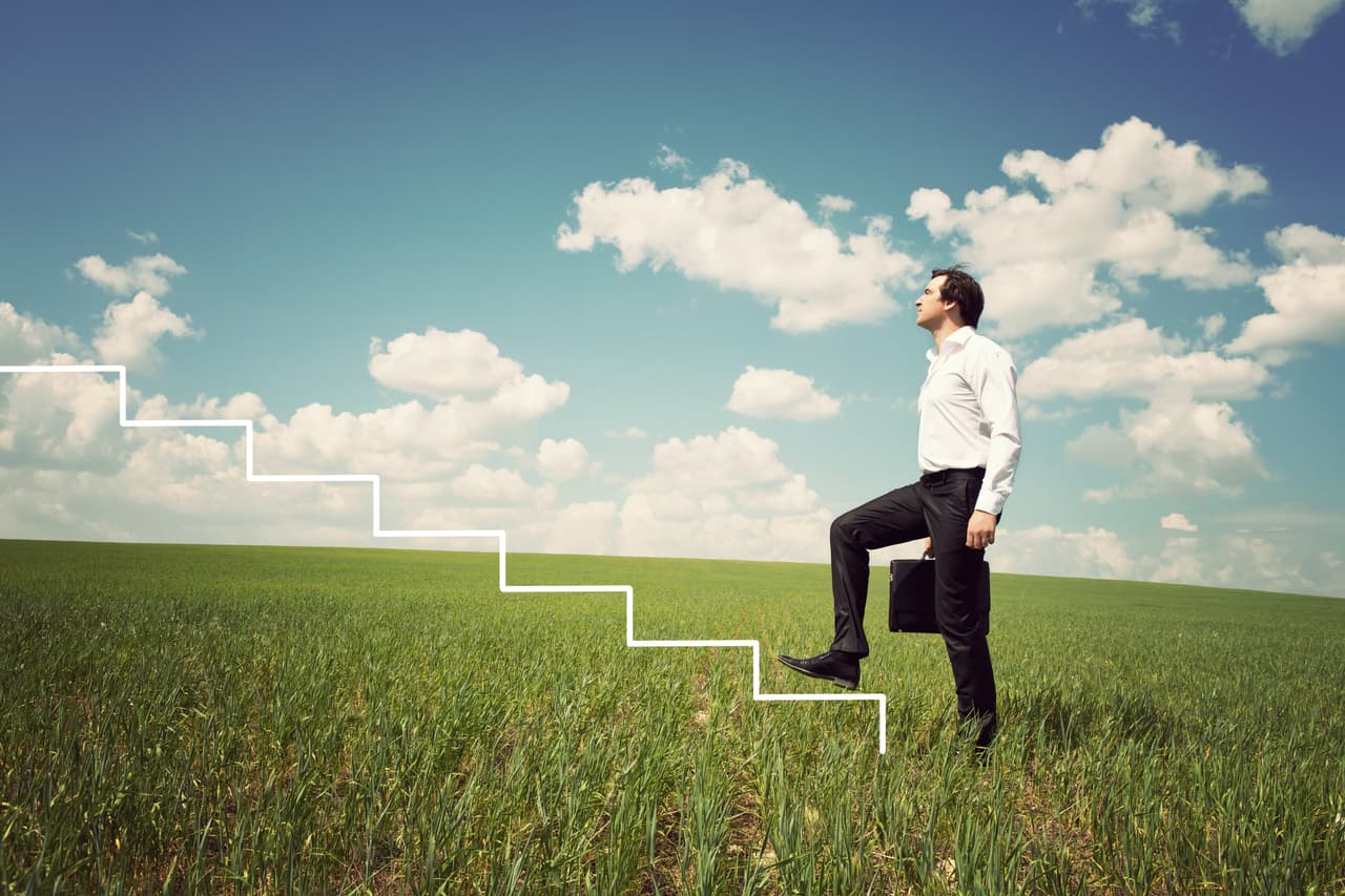 Oportunidades que debes aprovechar este mes: Una proposición laboral que implica cierto sacrificio inicial, pero que como será temporal representará el dinero o ingreso extra que necesitas en estos momentos. La apertura emocional de quien es tan importante para ti.