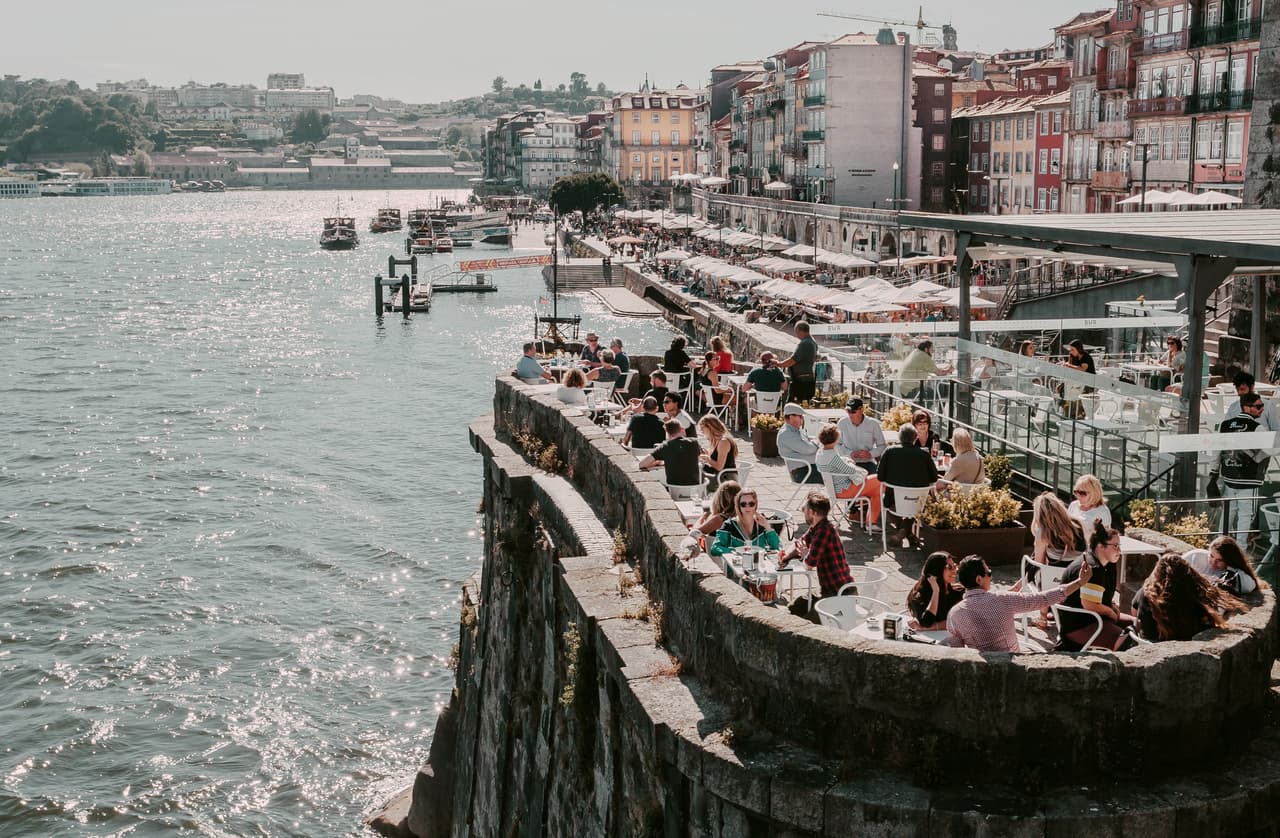 <b>Puesto 20: Porto, Portugal. 87.15 puntos.</b> La variedad y la calidad de la gastronomía es uno de los elementos más importantes en la calificación que los viajeros hacen de las ciudades.
<br>