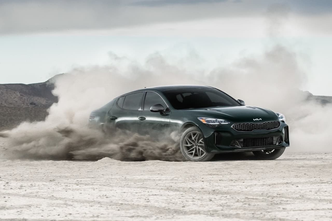 Para su edición 2022, el Kia Stinger pretende darle batalla a los sedanes deportivos alemanes con importantes cambios tanto mecánicos como estéticos.