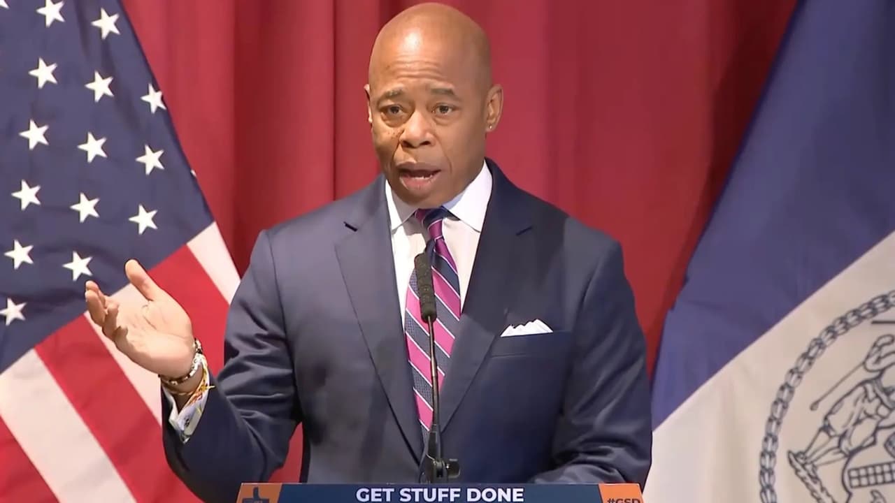 “Es alarmante”: alcalde Adams advierte sobre el impacto que tendría una oleada mayor de migrantes a NY