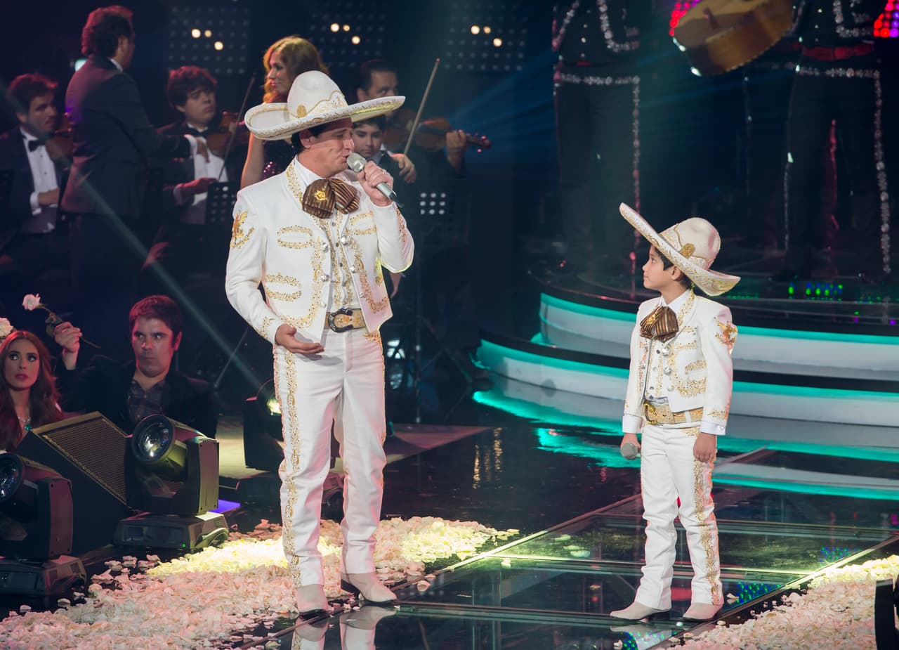 Después de 10 semanas de duro trabajo, la familia Barraza se corona como ganadora de Me Pongo de Pie, Paty Cantú y los Cervantes obtuvieron el segundo lugar, y Río Roma y los García el tercero, aunque estos últimos no quedaron conformes. Entre los invitados especiales estuvieron la Banda MS y La Arrolladora Banda El Limón.