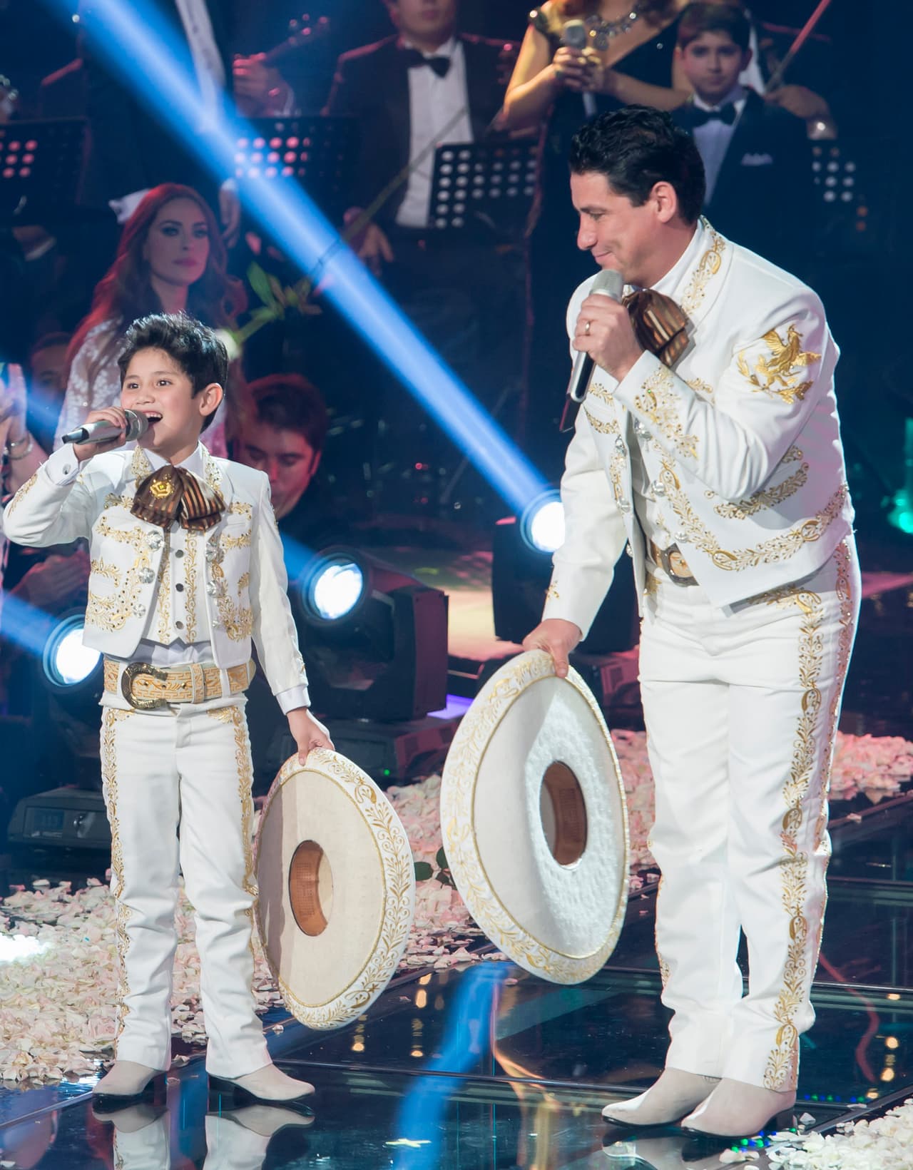 Después de 10 semanas de duro trabajo, la familia Barraza se corona como ganadora de Me Pongo de Pie, Paty Cantú y los Cervantes obtuvieron el segundo lugar, y Río Roma y los García el tercero, aunque estos últimos no quedaron conformes. Entre los invitados especiales estuvieron la Banda MS y La Arrolladora Banda El Limón.