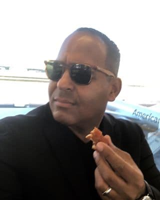 “Siempre he hecho 'CrossFit' y me alimento saludable", asegura el copresentador de 
<b><a href="https://www.univision.com/shows/primer-impacto">Primer Impacto</a></b>, "
<b>pero 45 días en un país tan diferente, </b>buscando reportajes exclusivos de 4 minutos todos los días
<b> me mantuvo comiendo lo primero que encontrara</b> y me dejó cero tiempo para el ejercicio”.