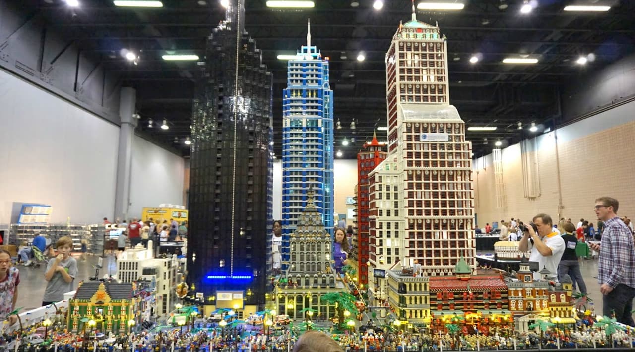 <b>Evento</b>: Atlanta Brick Con – A LEGO Fan Event
<br>
<b>Fechas</b>: 10 y 11 de febrero
<br>
<b>Lugar</b>: Gas South Convention Center. 6400 Sugarloaf Pkwy. Duluth,GA
<br>
<b>Sitio web</b>:
<a href="https://atlantabrickcon.com/">https://atlantabrickcon.com/</a>
<br>
<br>Evento para los fanáticos de los bloques de construcción Lego. El evento presenta más de 50,000 pies cuadrados de creaciones de Lego, juegos, concursos, zonas de construcción, pista de carreras de autos a control remoto, presentaciones de personalidades, venta de sets de Lego y mucho más.
