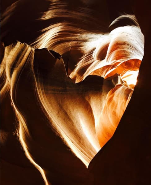 "El corazón de la tierra ❤️". No dejes de ver a Camila Sodi en "A que no me dejas" de lunes a viernes a las 2PM/1C por Univision.