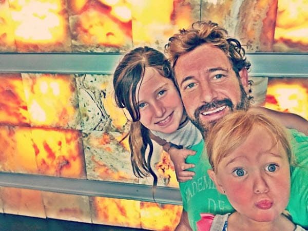 Actualmente el actor está soltero y disfruta de la compañía de sus hijas Elissa Marie (9 años) y Alexa Miranda (4 años).