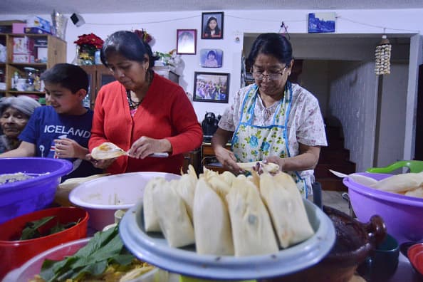 Los
<i> tamales</i> son signo de una celebración en cada hogar mexicano.