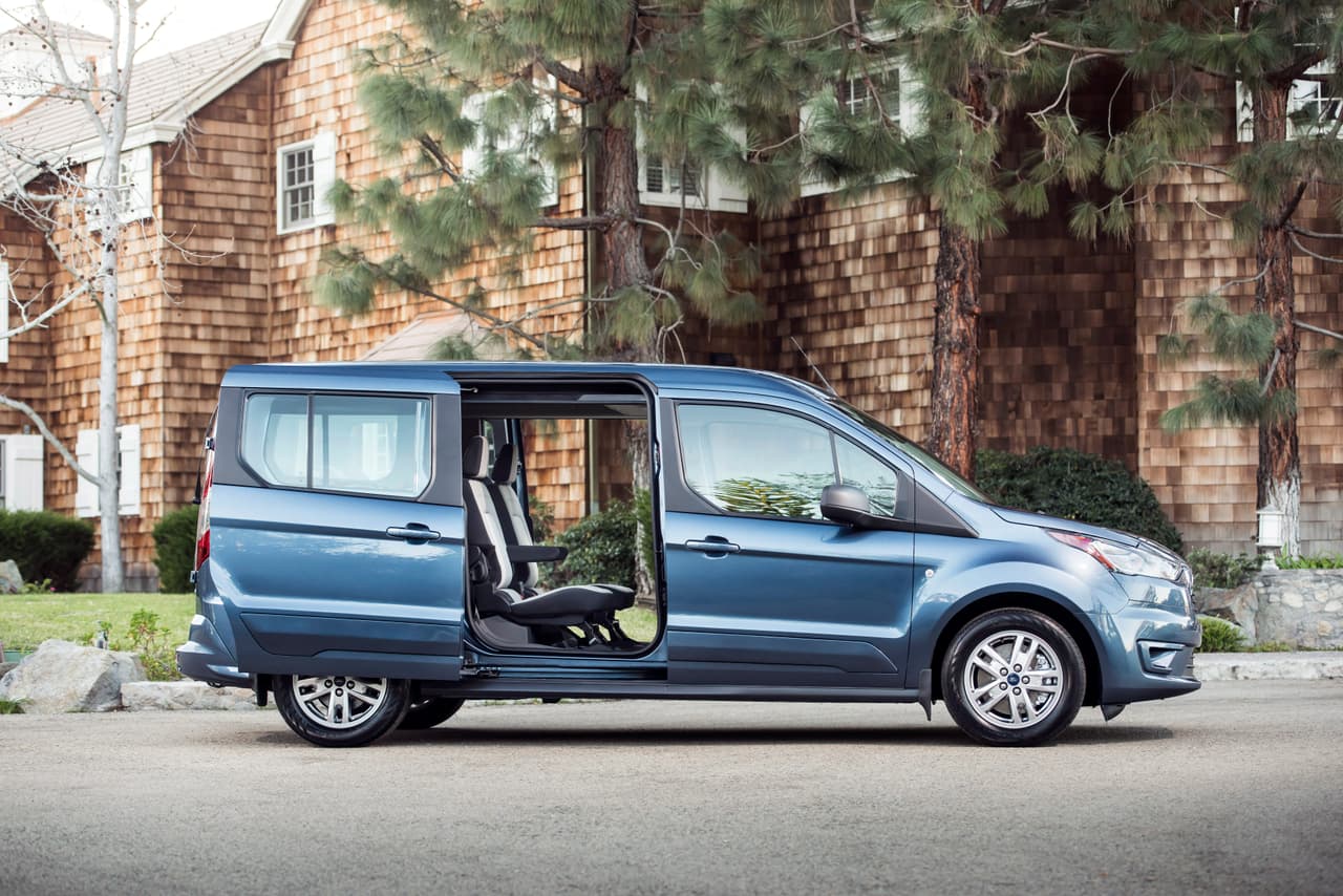 With space for up to seven, 2019 Ford Transit Connect Wagon easily switches from work to play to accommodate entrepreneurial small business needs, hobbies and grandkids. Transit Connect Wagon offers segment-exclusive diesel engine and new driver-assist technologies, including standard Automatic Emergency Braking.