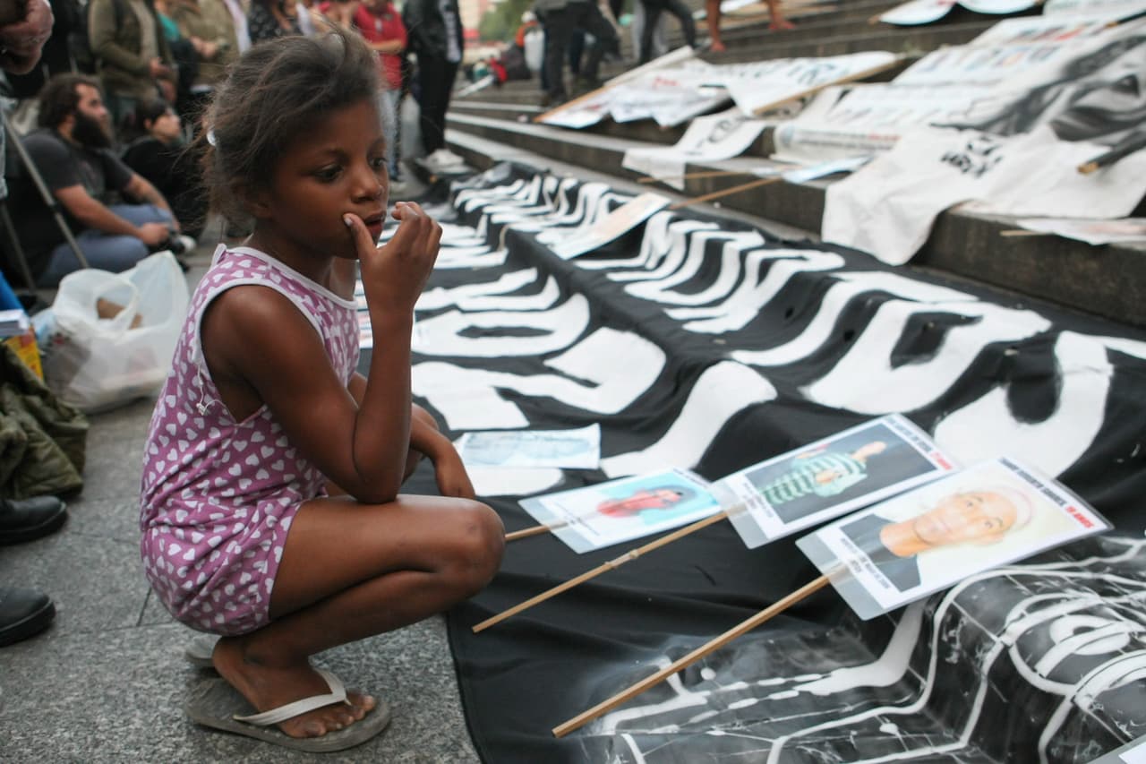 Más de 500 muertos sin nombre: piden reabrir la investigación de la mayor matanza de la democracia en Brasil