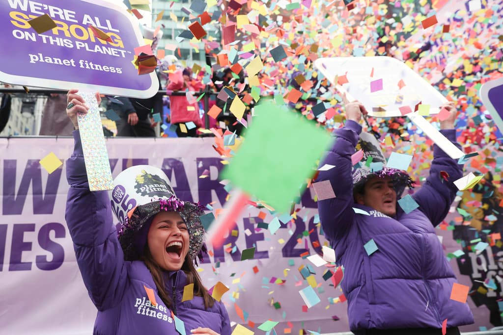 Times Square realizó hoy la prueba anual de confeti para la celebración de Año Nuevo 2025. El ensayo se efectuó a las 11:00 a.m. en el Planet Fitness Center Stage, ubicado en Broadway Plaza entre las calles 45 y 46.