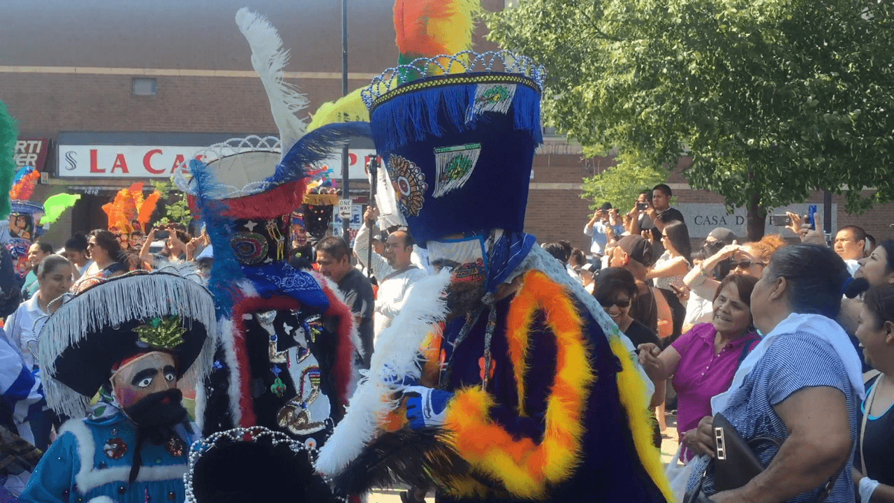 En este evento, que extendió a otras localidades de Illinois, participaron más de 300 bailarines, algunos de ellos provenientes de México.