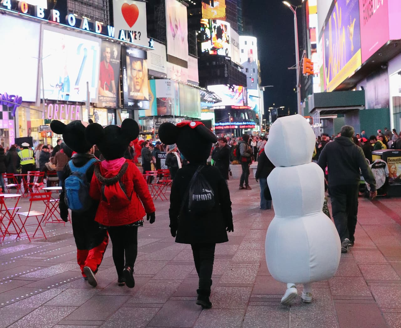 Garrotazo en camino para los personajes de Times Square 