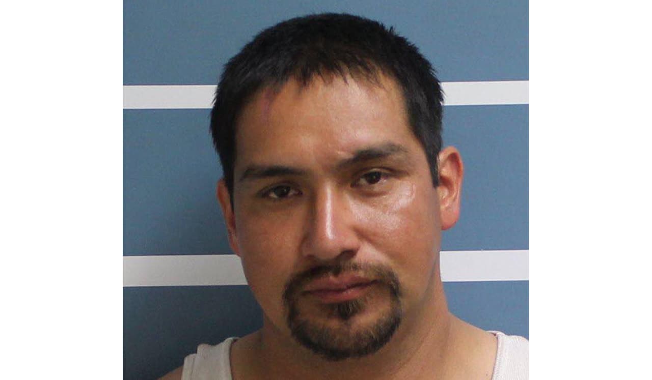 Este hombre presuntamente ebrio, choca a una ciclista, se detiene y luego la atropella hasta que muere