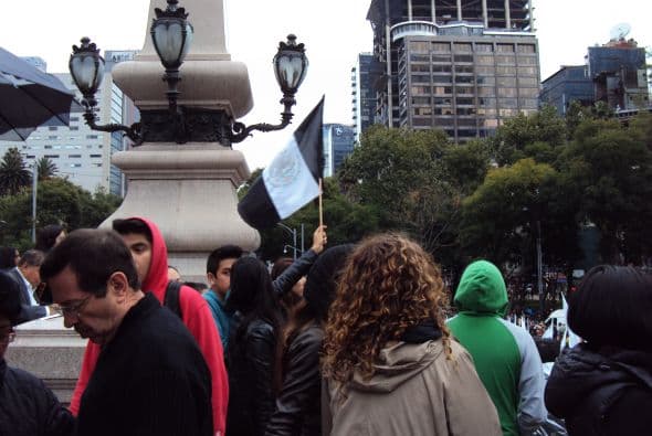 Las banderas mexicanas modificadas con el color negro fueron mayoría.