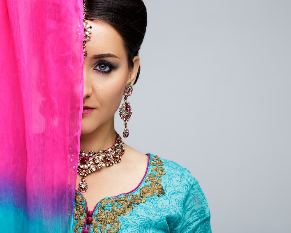 <b>Makara Sani (23 de dciembre – 20 de enero)</b>
<br>Son excesivamente dedicados, ambiciosos y responsables en todo lo que hacen. Suelen ser personas de mucha inteligencia, intuición y disciplina. Con una moral y principios inquebrantables, en la filosofía hindú se les considera el signo más "admirable", porque sobresalen en cualquier actividad o reto que deciden emprender.