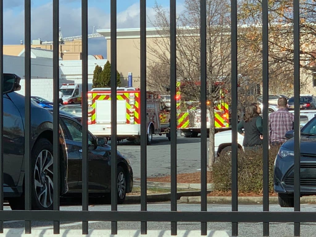 Sigue búsqueda de sospechoso tras tiroteo en Cumberland Mall