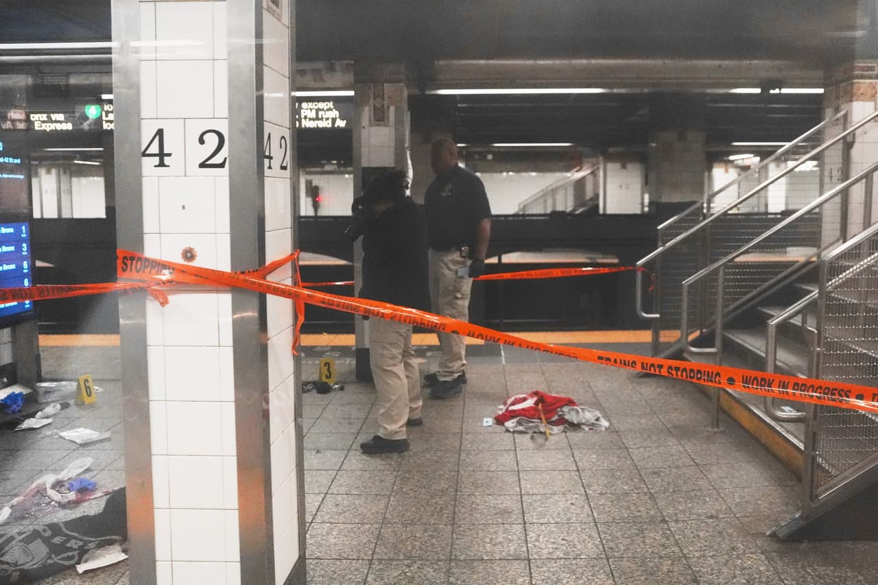 Video muestra cómo policía abatió a atacante con machete en estación Grand Central de Nueva York