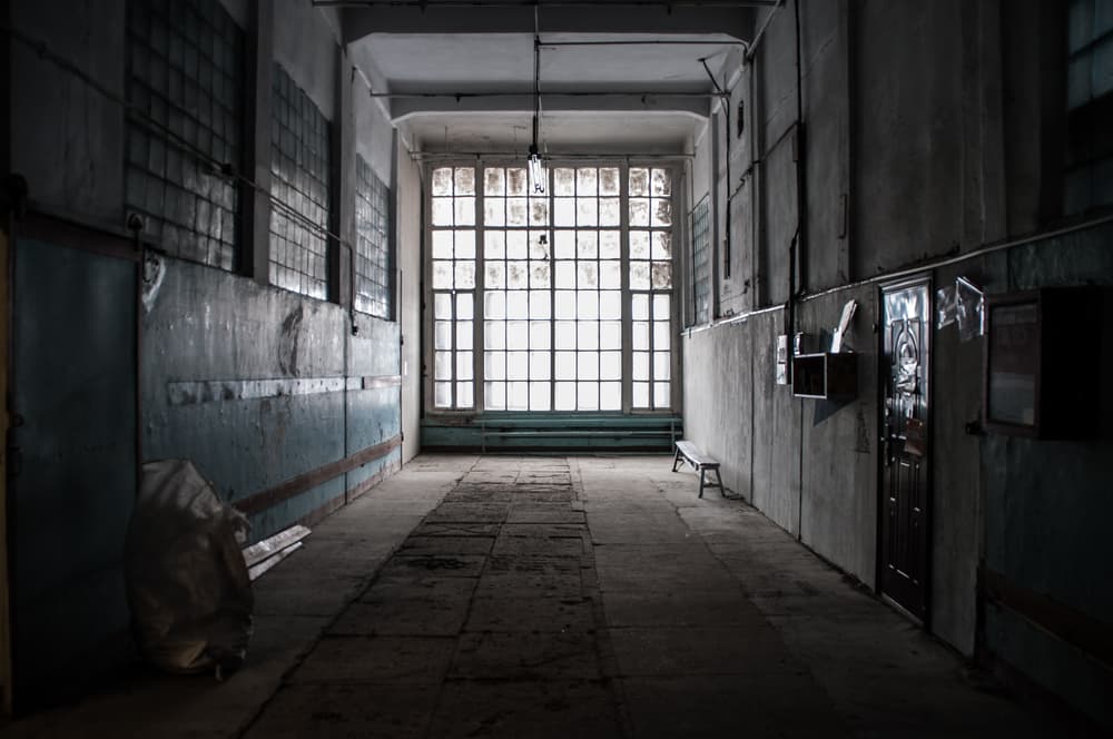 No obstante, hasta la fecha residentes del complejo de departamentos en Danvers informan que el lugar está embrujado, con reportes de apariciones fantasmales, murmullos, puertas que se cierran y abren, luces inexplicables y otros fenómenos paranormales.