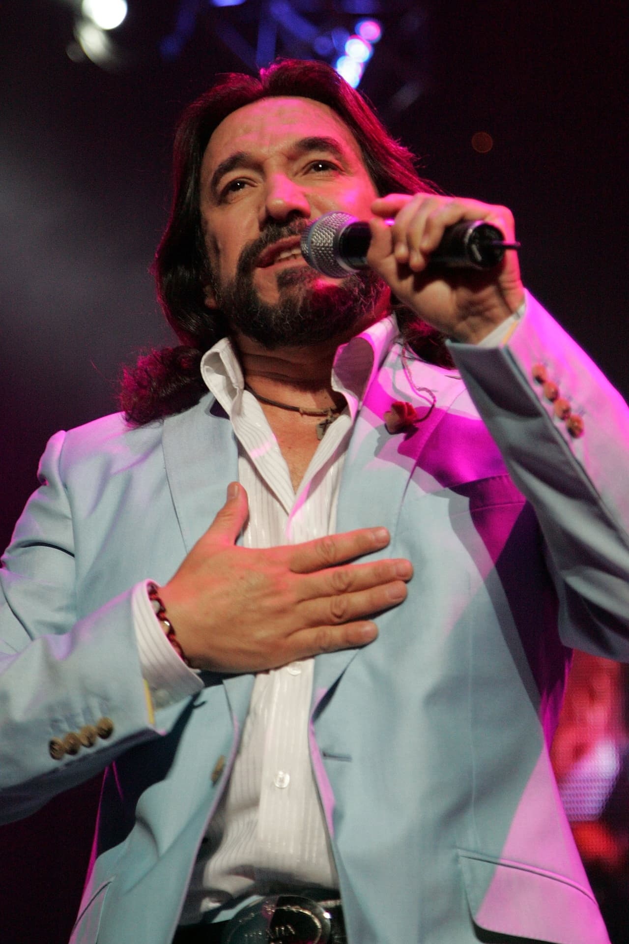 Una vida entera entregada tanto a la música como a su público que se ve reflejada con cada disco que entrega a la escena musical.